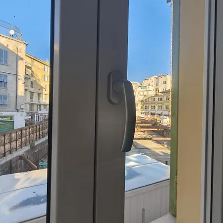 Garibaldi La Piazzetta 公寓 *