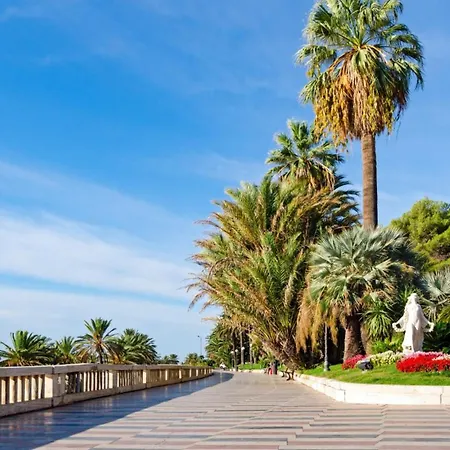 Garibaldi La Piazzetta 公寓 圣雷默